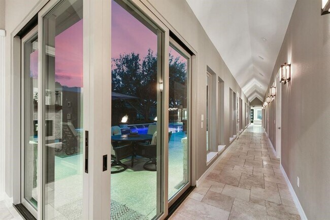 Building Photo - 2911 S Saddlebrook Ln