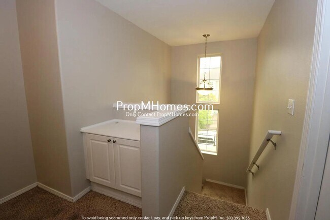 Building Photo - Three Bedroom Gem Close to Intel & Nike!
