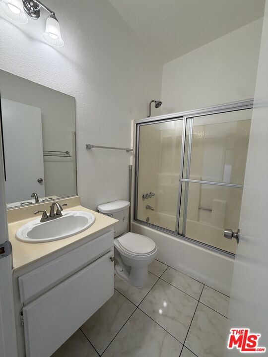 Building Photo - 18630 Burbank Blvd