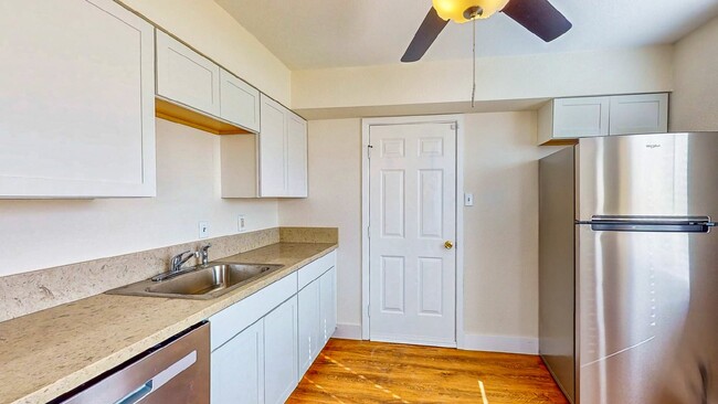 Building Photo - 1304 Rexford Pl