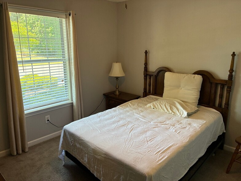 Building Photo - 2 Guilford Green Ct