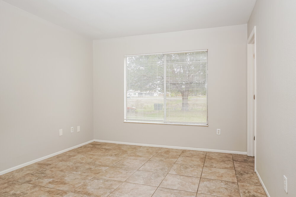 Building Photo - 2396 Roxbury Cir