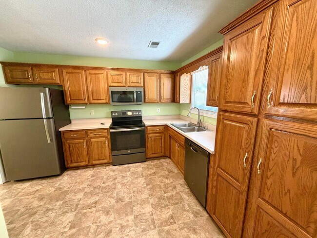 Building Photo - 100 Fairway Hill