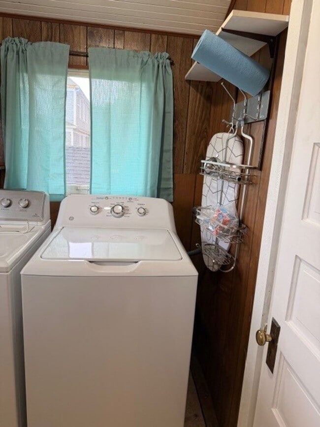 Building Photo - COZY 1 BED 1 BATH HOUSE