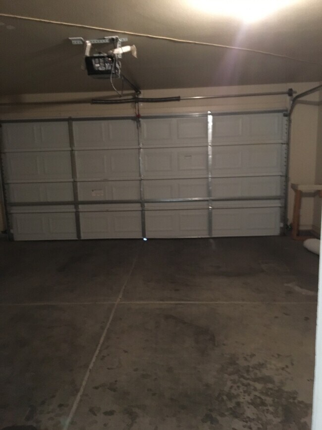 Building Photo - Nice Home in Quiet Community