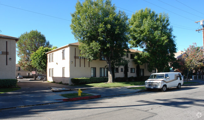 Building Photo - Sylmar Gardens