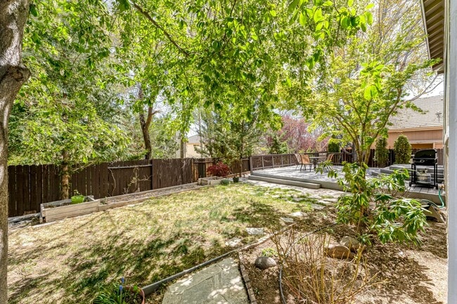 Building Photo - Fully Furnished Modern Home With Great Location