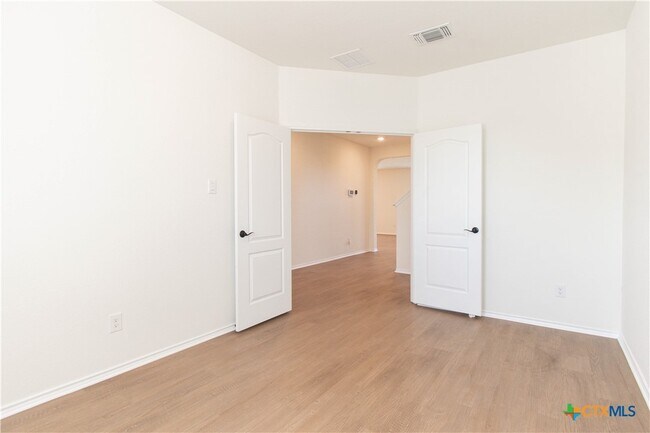 Building Photo - 661 Bailey Park Dr