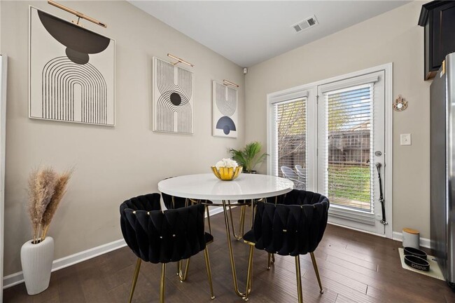 Building Photo - 5011 Longview Walk