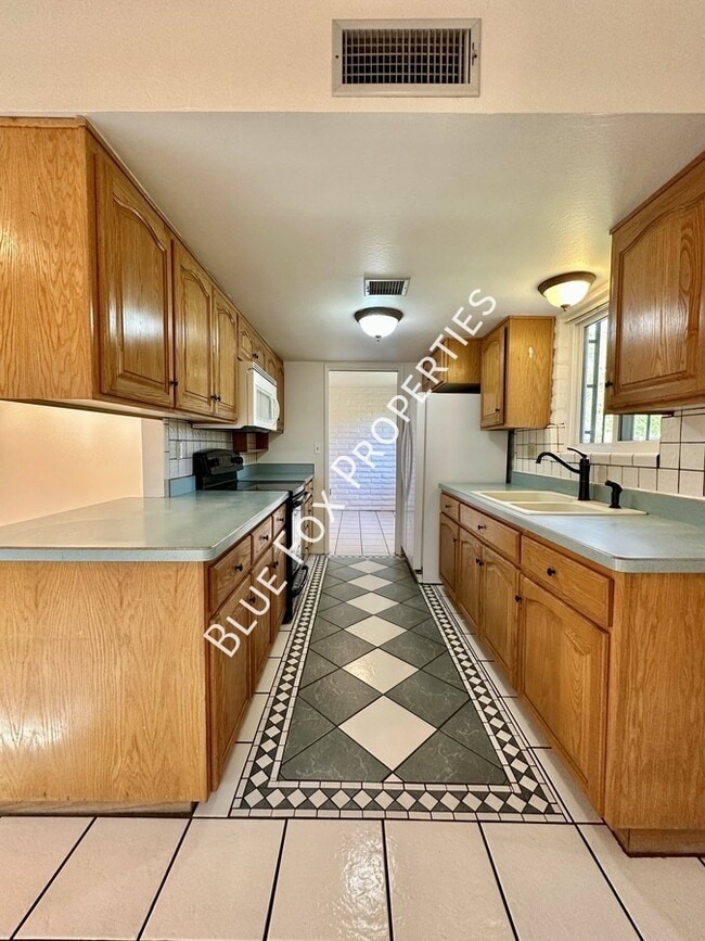 Building Photo - 8825 E Old Spanish Trail