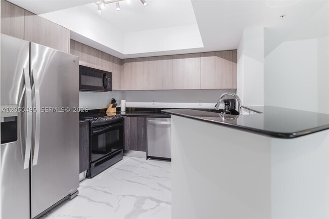 Building Photo - 16699 Collins Ave
