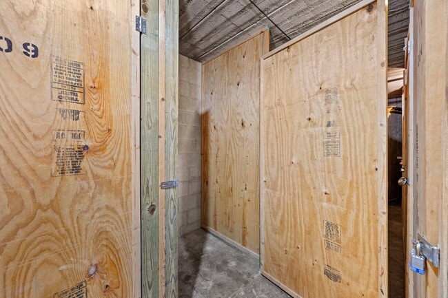 Building Photo - 2121 N Cambridge Ave