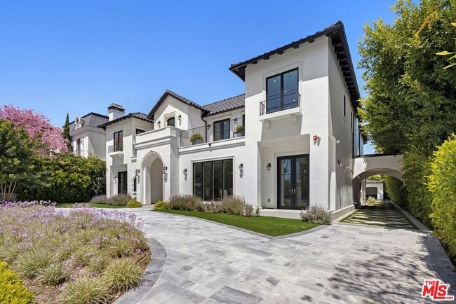 Building Photo - 722 N Camden Dr