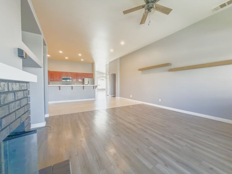 Building Photo - 8959 Wedgewood Ct