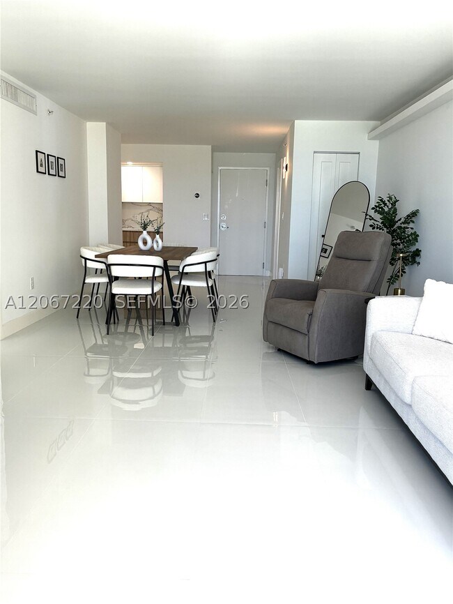 Building Photo - 6917 Collins Ave
