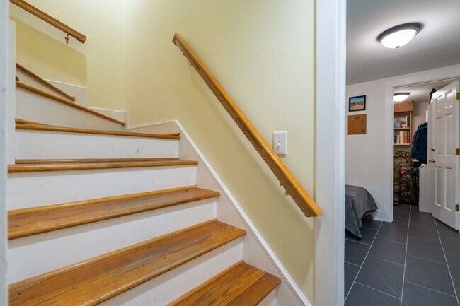 Building Photo - 2050 Midland Rd