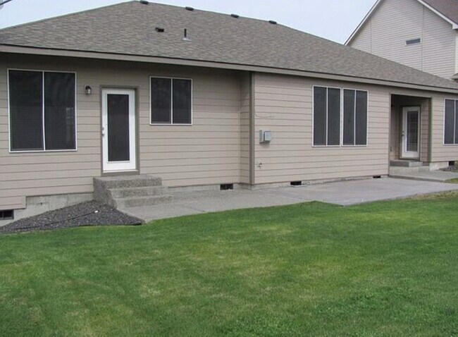 Building Photo - 2645 Stonecreek Dr