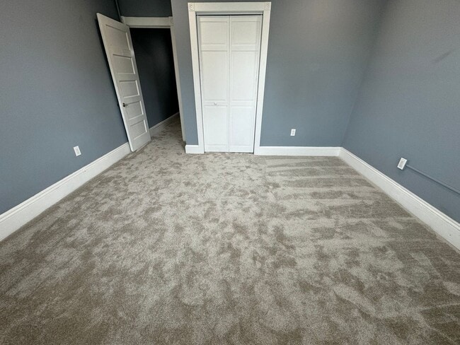 Building Photo - Completely Updated THREE BEDROOM TWIN!