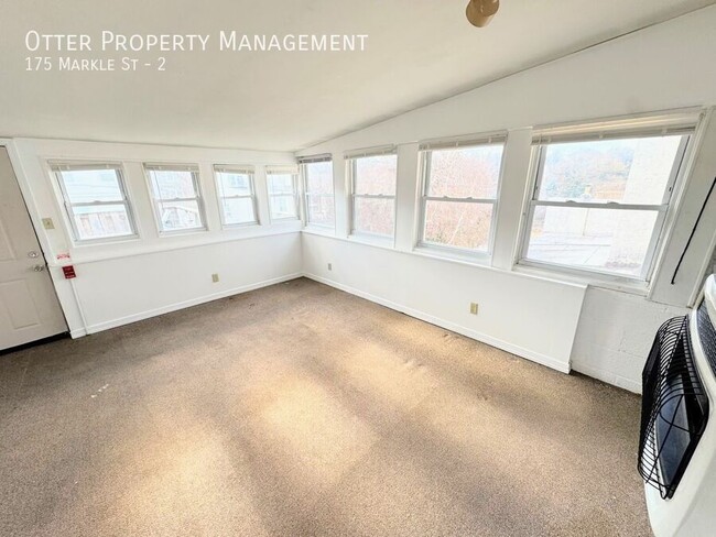 Building Photo - 3BR/2BA Spacious Manayunk Apt with Washer/...