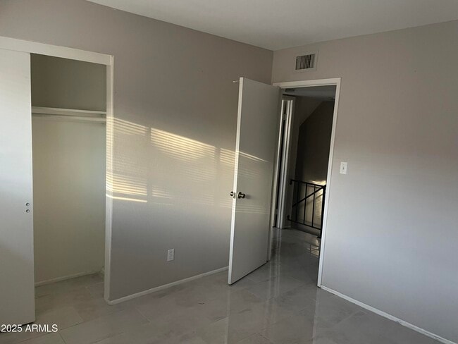 Building Photo - 1087 N 84th Pl