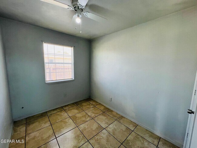 Building Photo - 14831 Allemands Ave