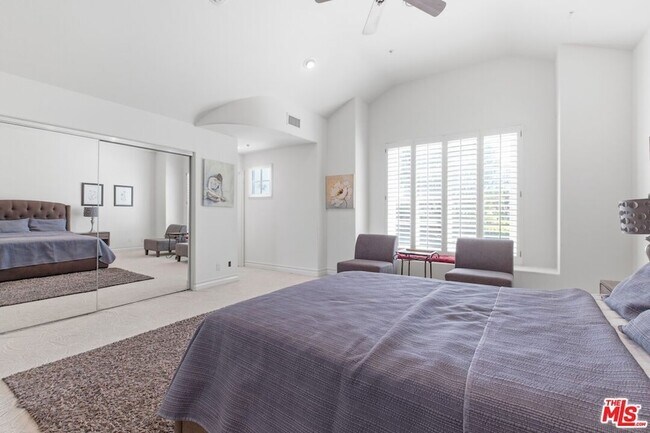 Building Photo - 6003 County Oak Rd