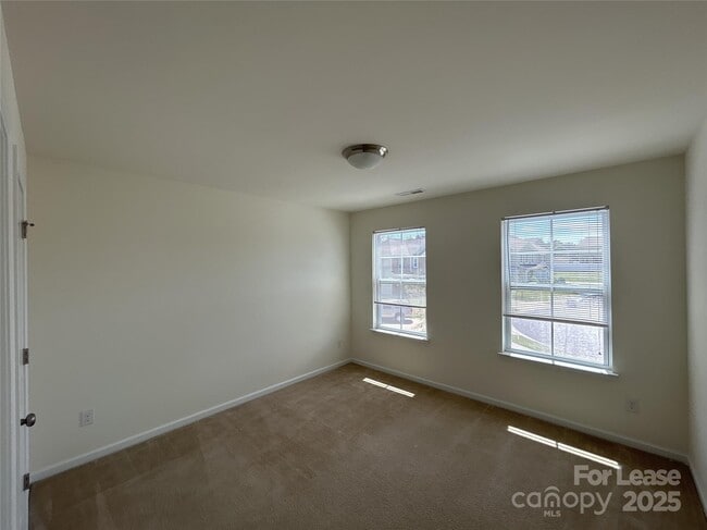 Building Photo - 6091 Starnes Dr