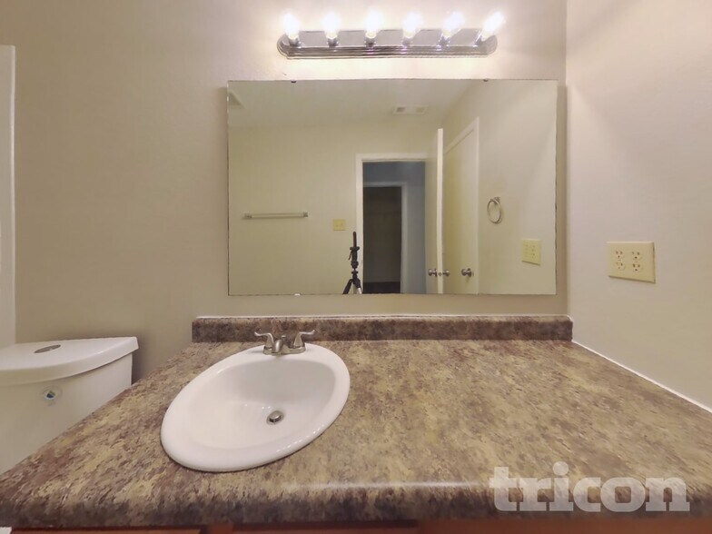 Building Photo - 1715 Brassica Way