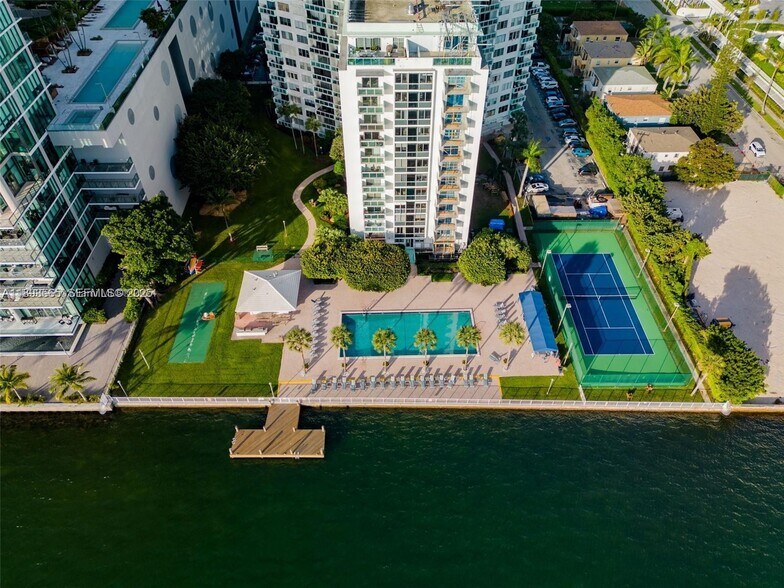 Building Photo - 3301 SW 5th St