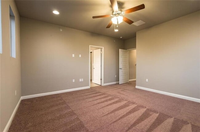 Building Photo - 6814 E Riverside Dr