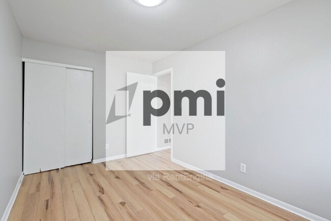 Building Photo - 3027 Rotunda Ct S