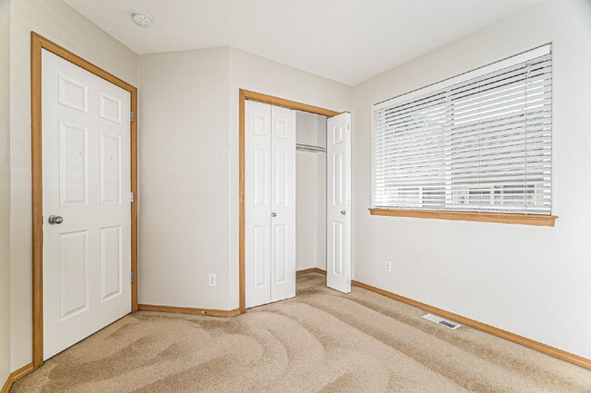 Building Photo - **Beautiful 4 Bedroom Home in Prime Bothell Location!** Available NOW for RENT