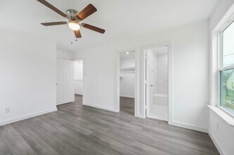 Building Photo - 7804 Crestview Dr