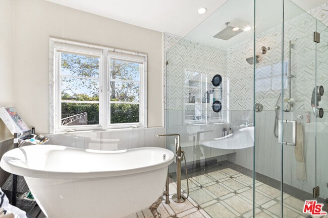 Building Photo - 401 N McCadden Pl