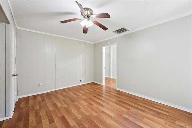 Building Photo - 4020 Ector Ave