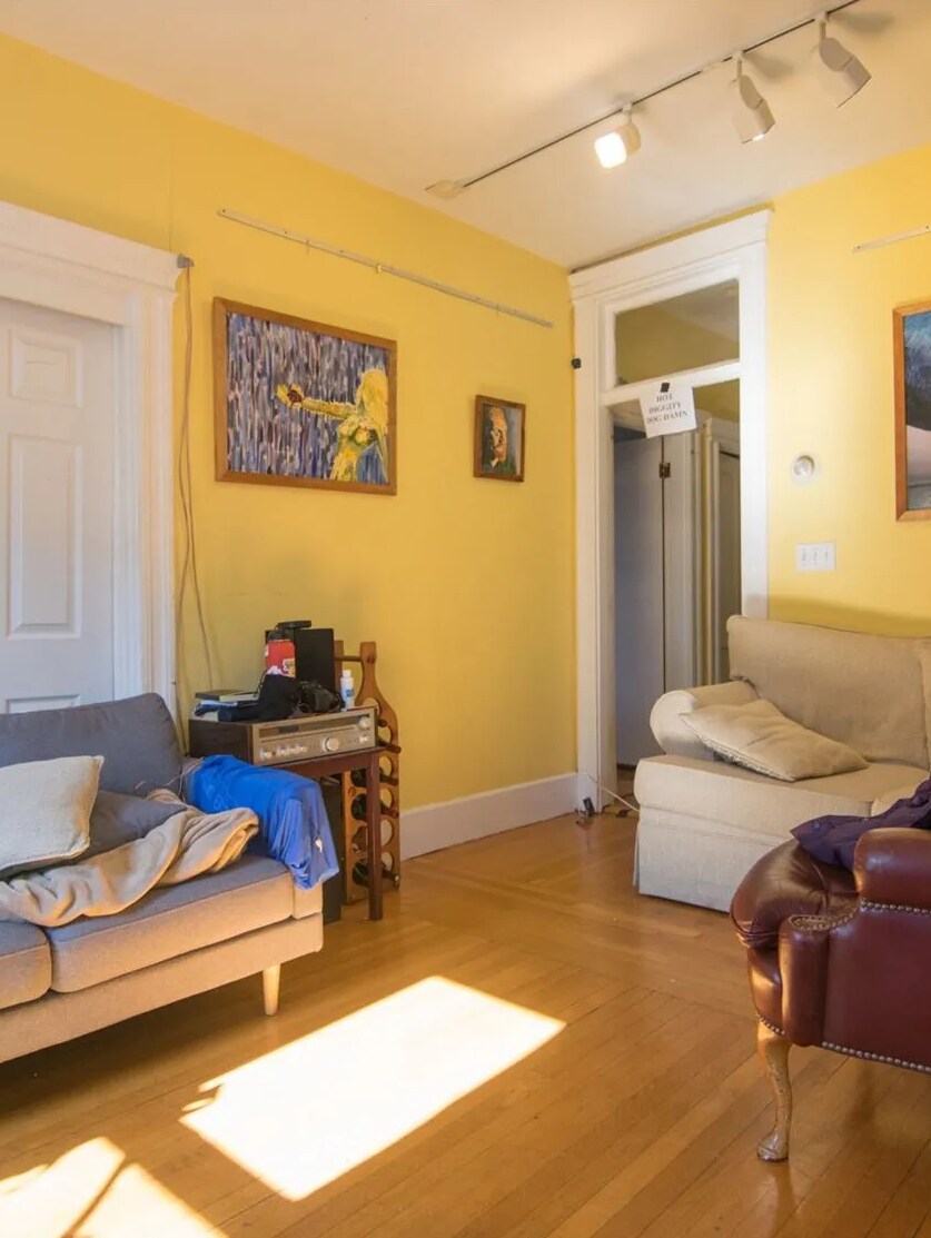 Building Photo - 231 Harvard St