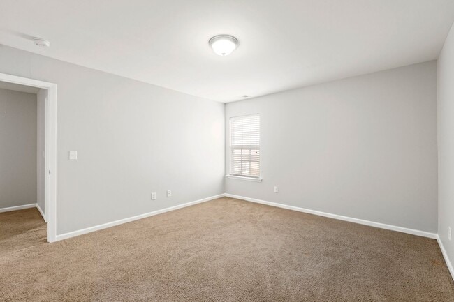 Building Photo - 200 Willow Grv Wy