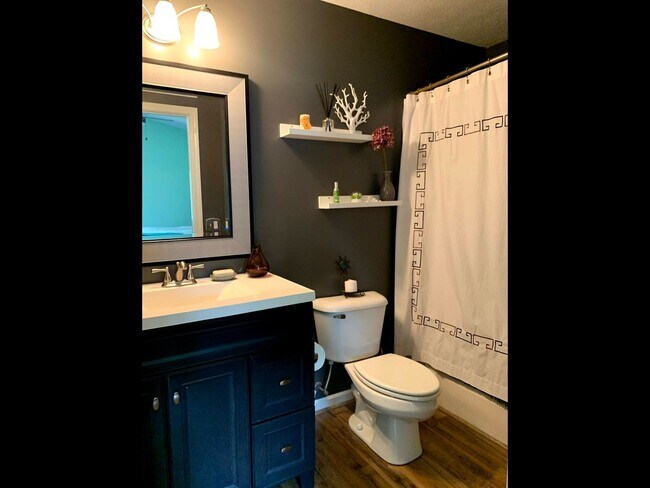 Building Photo - FURNISHED MONTHLY RENTAL AVAILABLE AUGUST ...