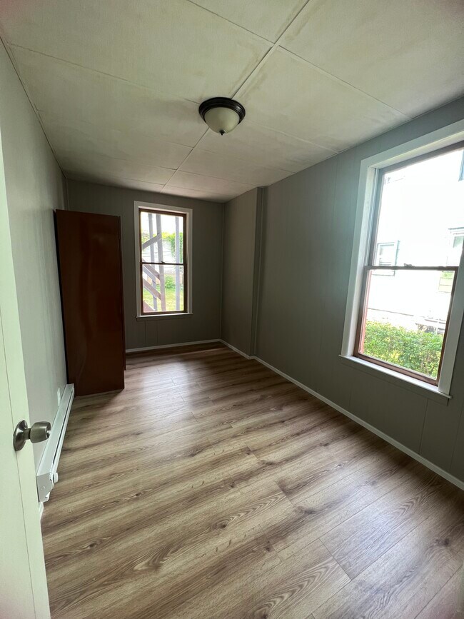 Building Photo - 41 Elk St