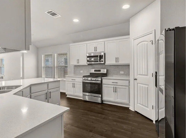 Kitchen - 420 Blue Oak Blvd