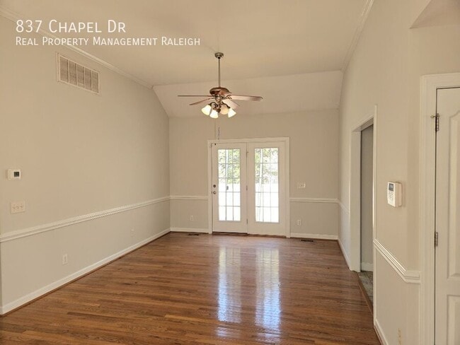 Building Photo - 837 Chapel Dr