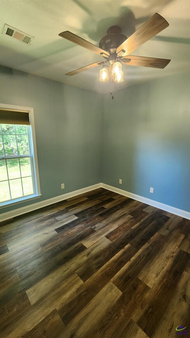 Building Photo - 502 Woods Edge Way