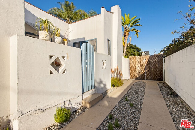 Building Photo - 2009 N New Hampshire Ave