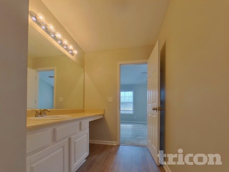 Building Photo - 341 Rosemont Ct