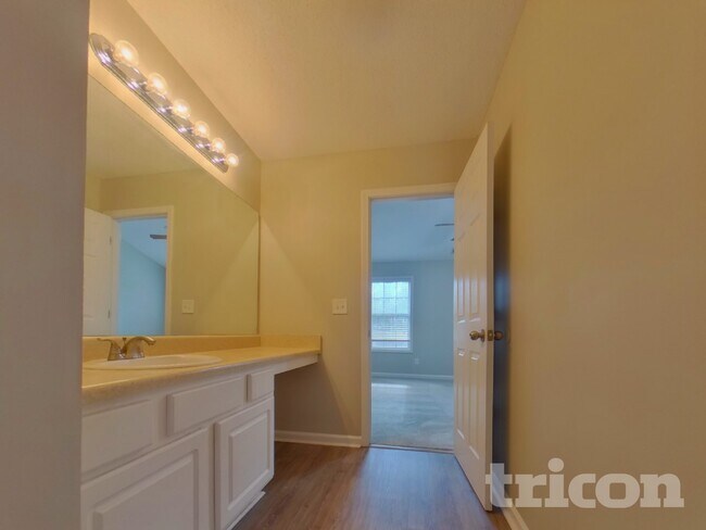 Building Photo - 341 Rosemont Ct