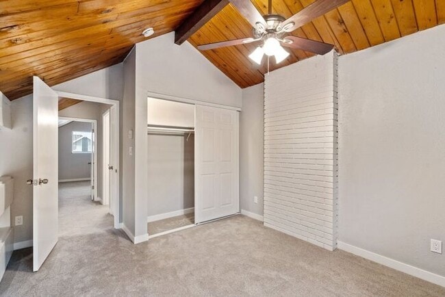 Building Photo - Beautiful 1x1 Rustic-Style Apartment