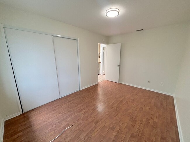 Building Photo - 3 Bedroom Condo now available in City of Orange