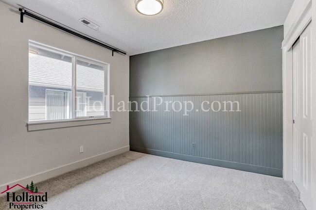 Building Photo - Beautifully Home Near Waterhouse Trail & Lake