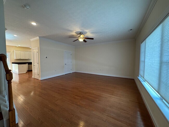 Building Photo - Beautiful Townhome in Spring Oaks!