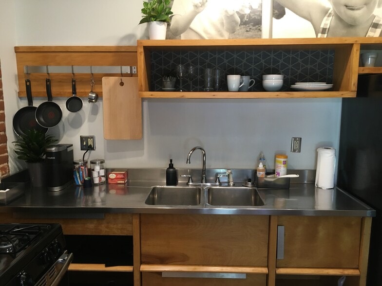 Kitchen - 2012 Harbert Ave